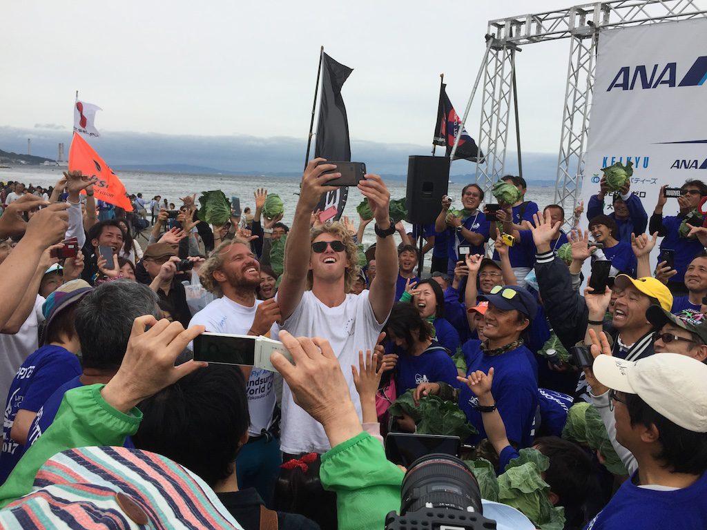 中央の二人。左がジュリエン、右がジョーディ。