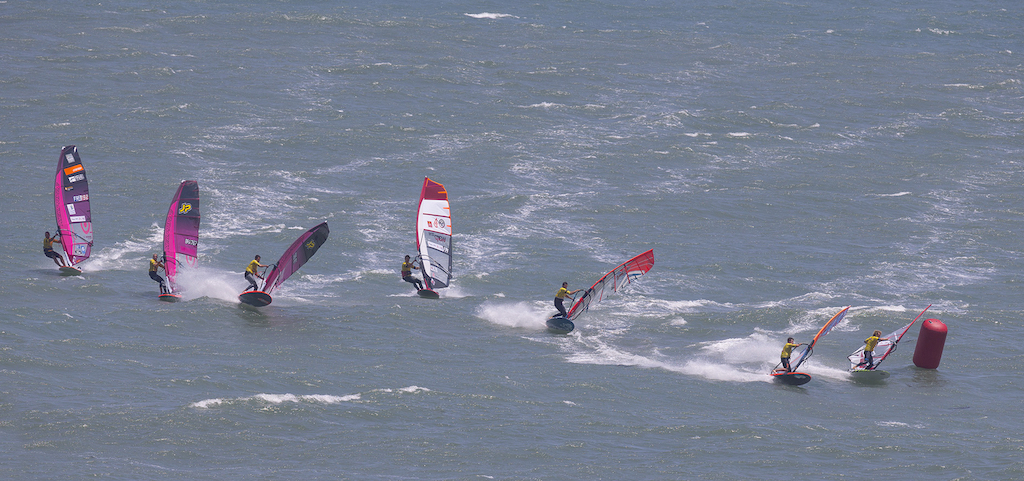 Race 4_First Mark Jibing Battle