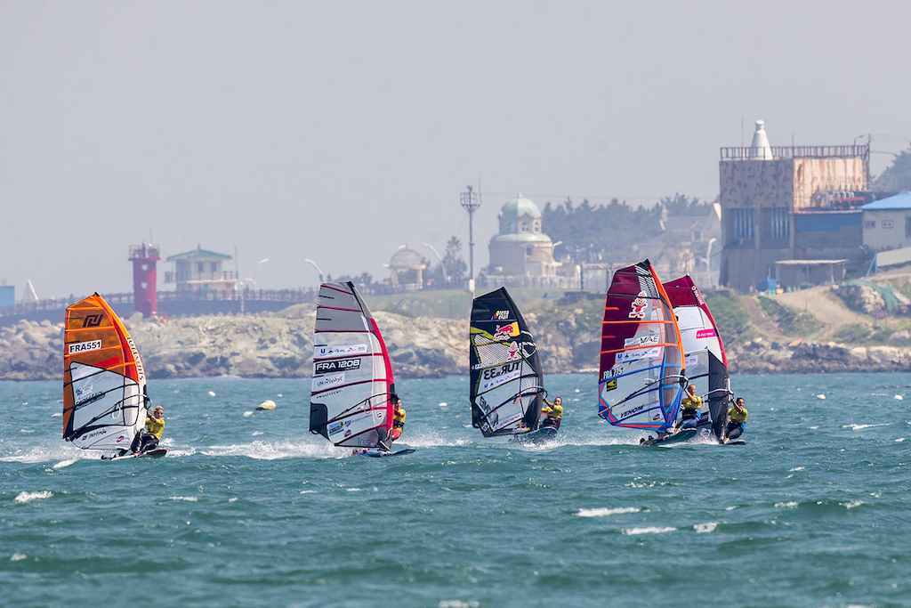 Women's Slalom Battle