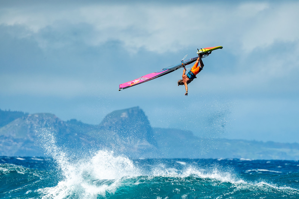 ▲ロビー・ナッシュ_Robby Naish(US-1111)1983-87_Pre PWA & 88/89/91年ウェイブ・ワールド・チャンピオン。1963年3月23日生まれ、58歳/ⒸNaish 2021_Fish Bowl Diaries