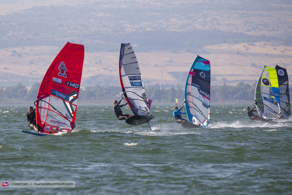 Fin vs Foil, Matteo Iachino(ITA-140)& Nicolas Goyard(F-465)/ ⒸJohn Carter_pwaworldcup.com
