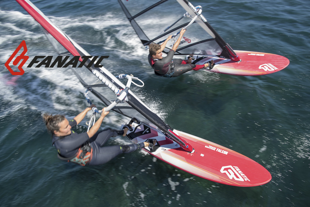 ウィンドサーフィンのスラロームボード