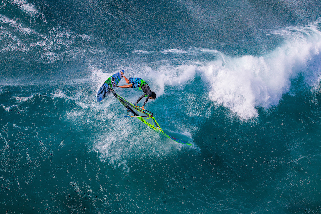 Thomas Traversa（F-3）Hookipa, Maui / ⒸJohn Carter