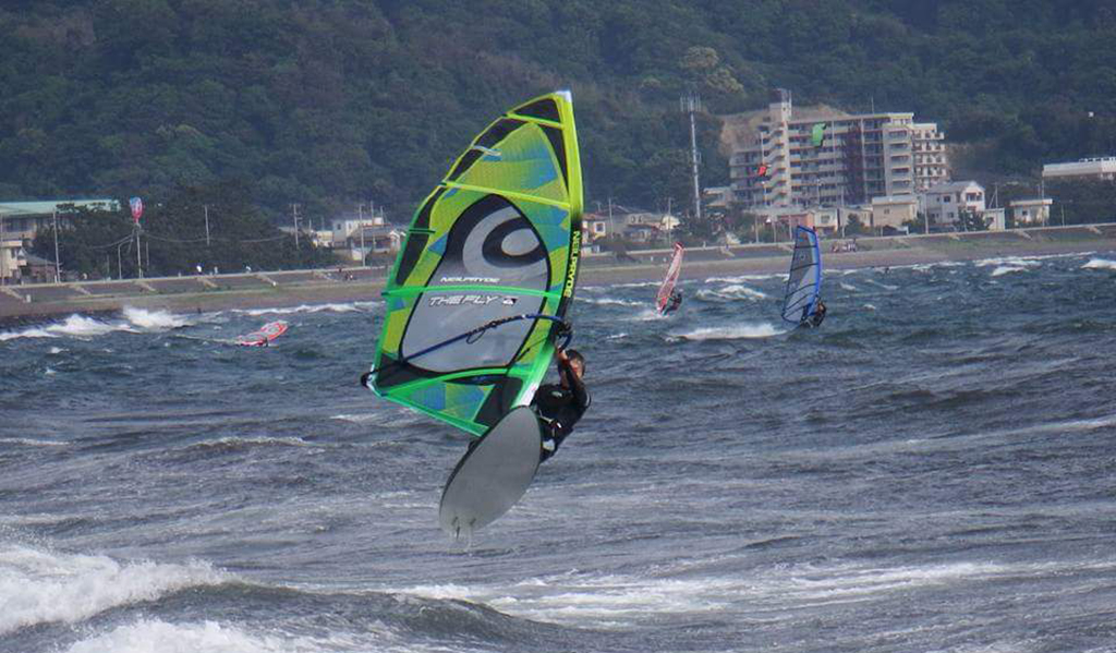牛臥でウェイブ、沼津よいとこ、一度はおいで】 | Windsurfing