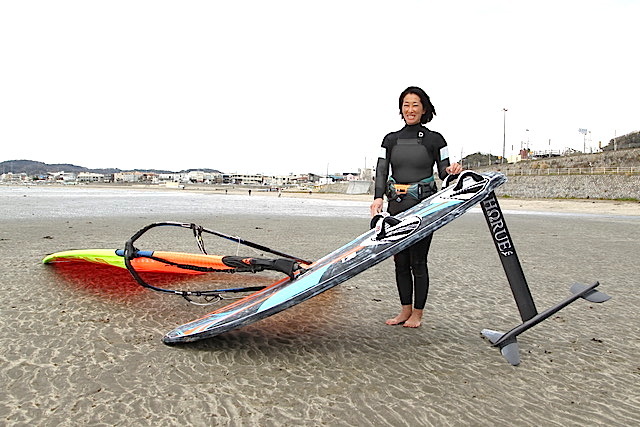 微風で飛んだぞ、ウインドフォイル | Windsurfing magazine（ウインド