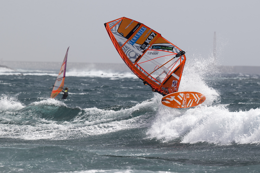 August 2017, PWA World Tour, Tenerife. John Skye participated in the main battle with "Compact Wave". He confirmed that the system has enough performance to fight even in the World Cup. The world's highest stage setting for him is also an important test field. 